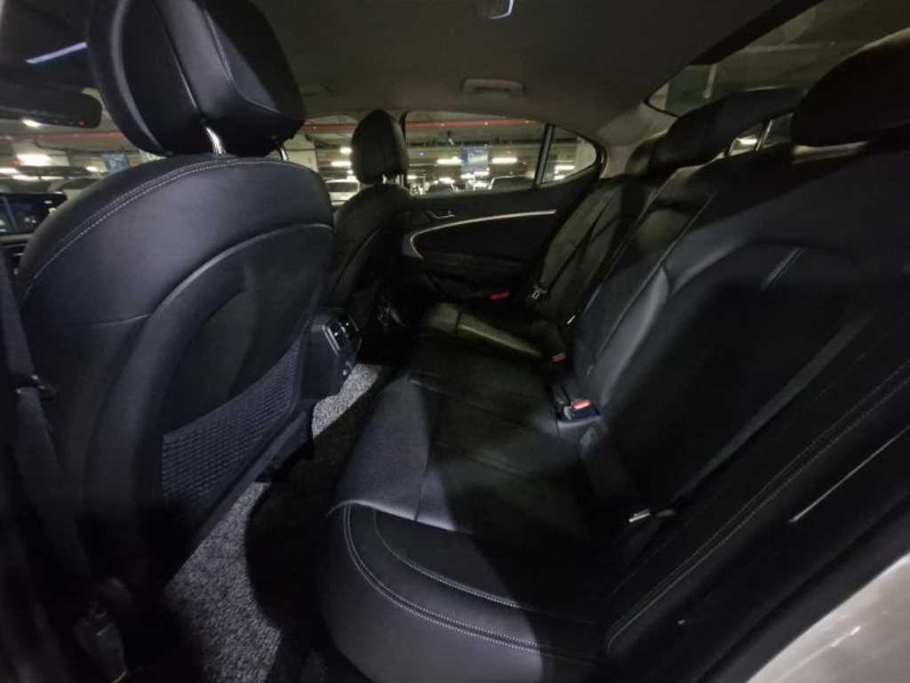 Genesis G70 - Vista 7