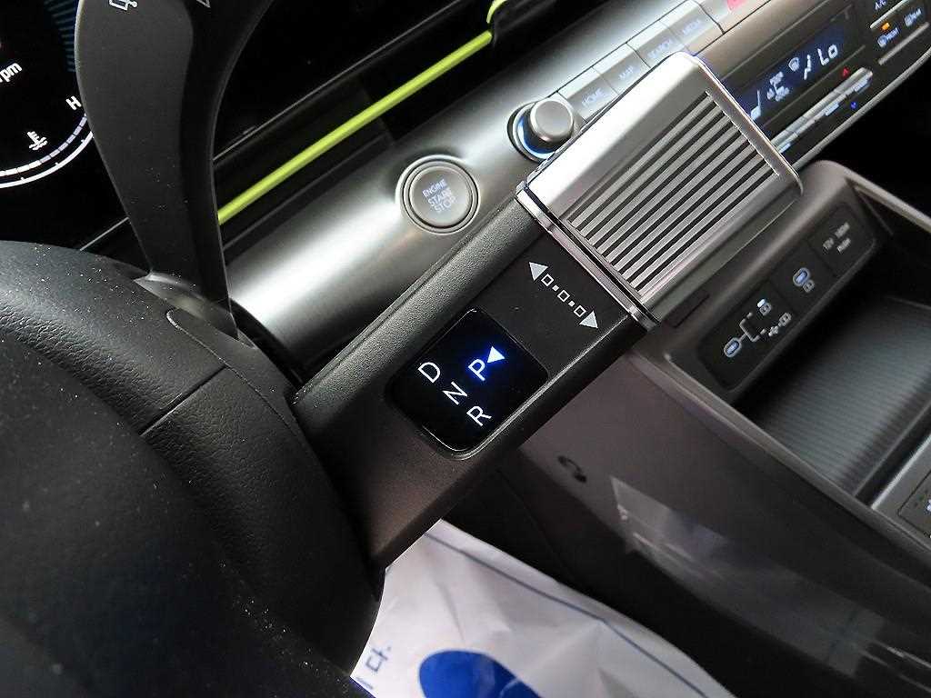 HYUNDAI Kona - Vista 10