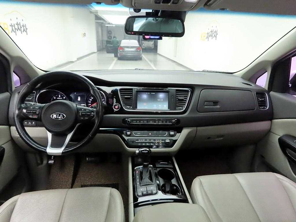 KIA Carnival - Vista 6