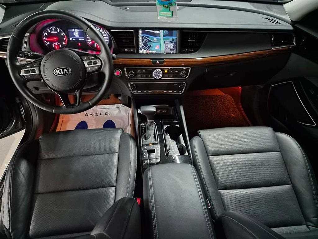 KIA K7 - Vista 10