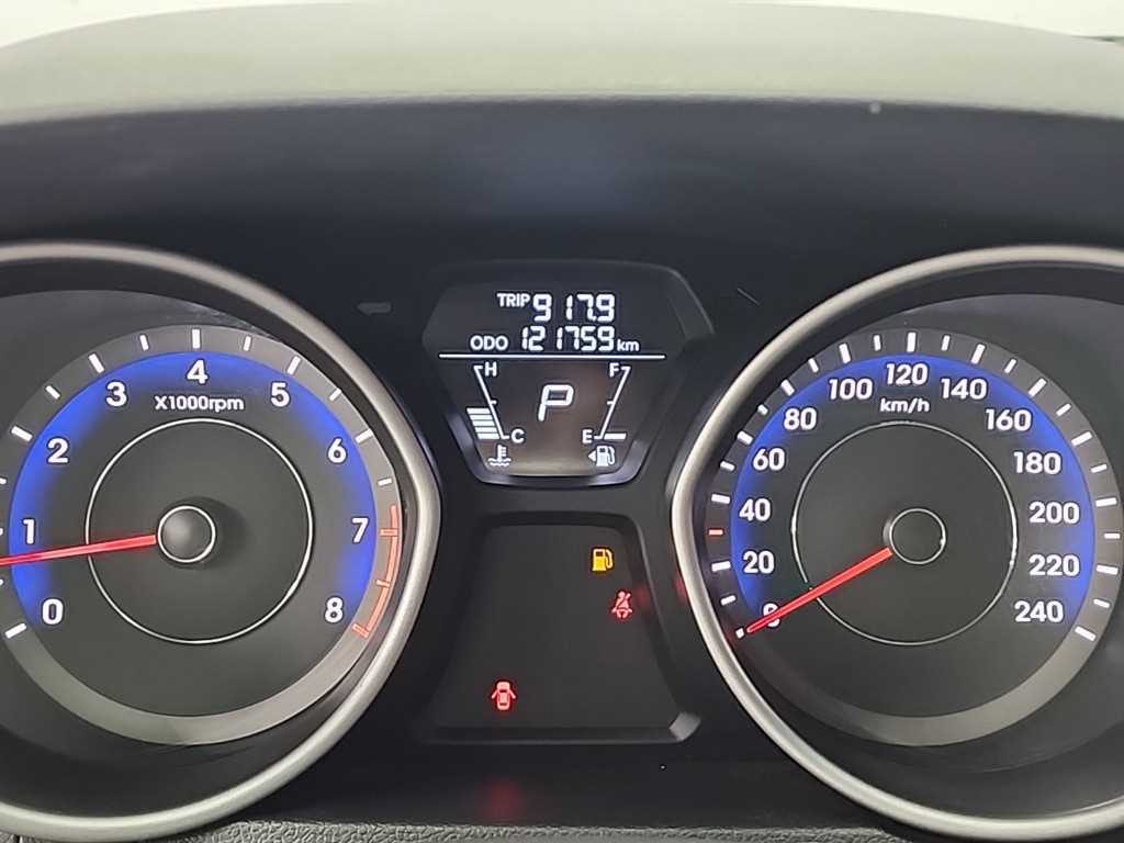 HYUNDAI Avante - Vista 6