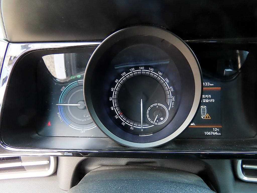 HYUNDAI Avante - Vista 9