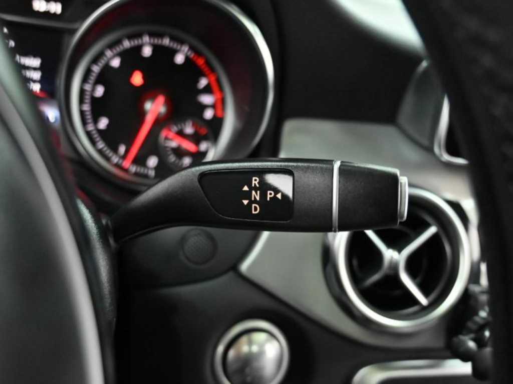 Mercedes Benz GLA Class - Vista 9