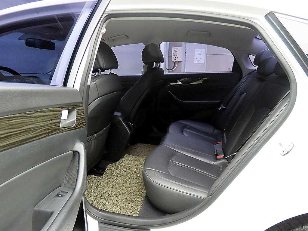 HYUNDAI Sonata - Vista 6