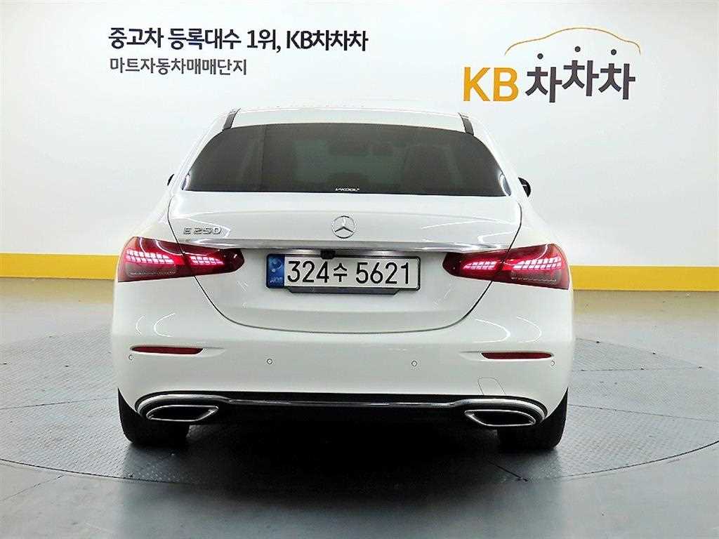 Mercedes Benz E class - Vista 3