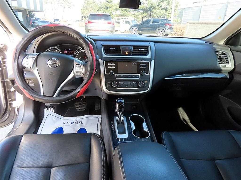 Nissan Altima - Vista 7