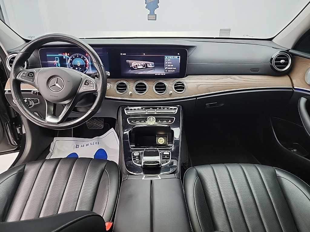 Mercedes Benz E class - Vista 7