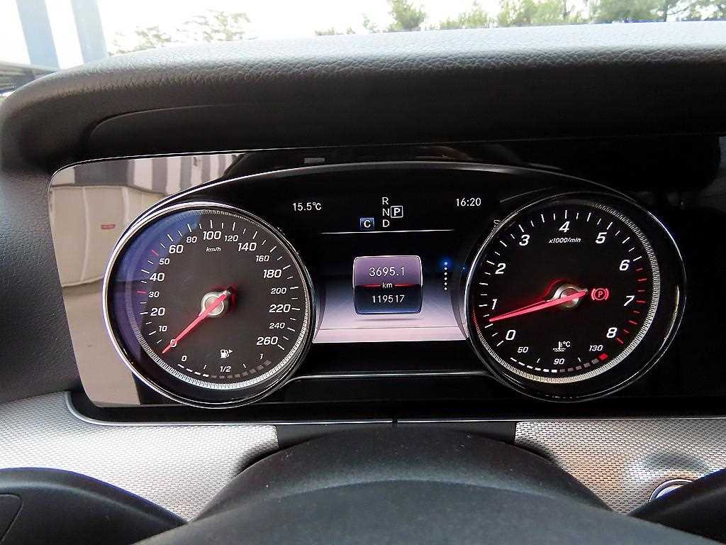 Mercedes Benz E class - Vista 9