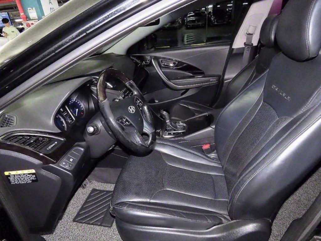 HYUNDAI Grandeur - Vista 6