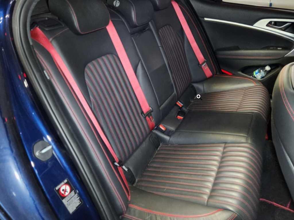 Genesis G70 - Vista 6