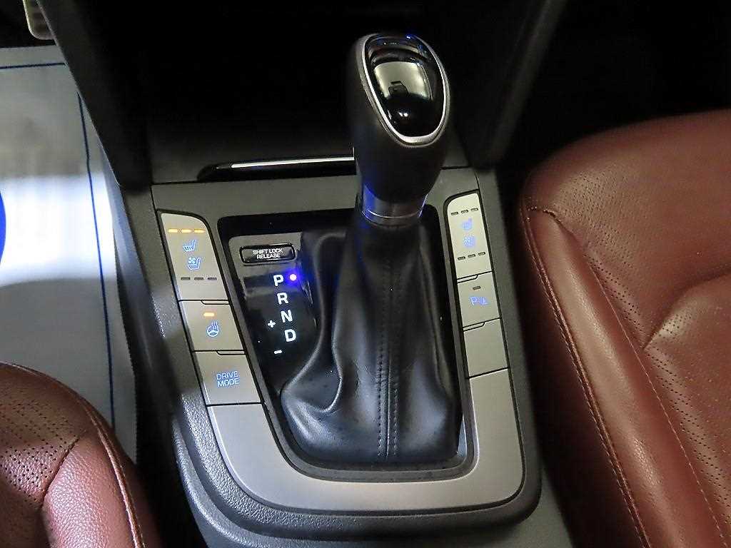 HYUNDAI Avante - Vista 12