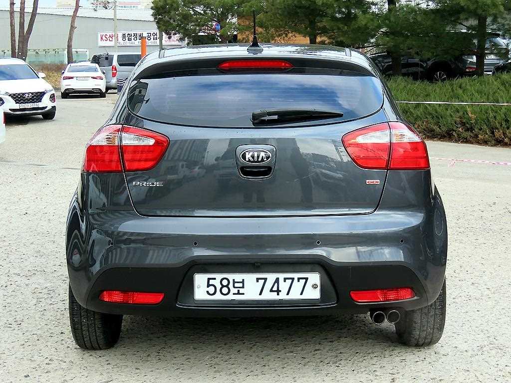 KIA Pride - Vista 4