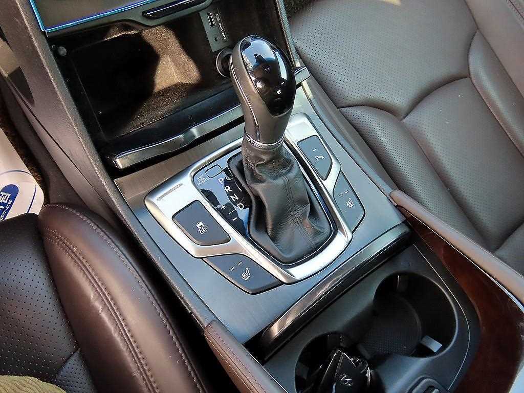 HYUNDAI Grandeur - Vista 10