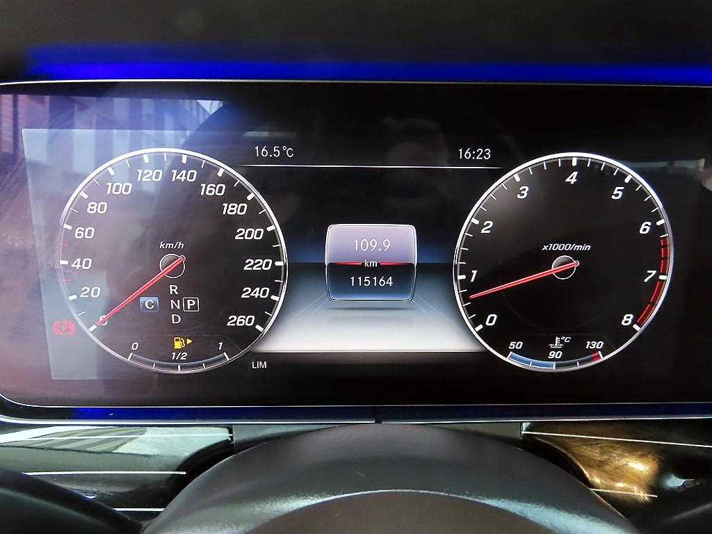 Mercedes Benz E class - Vista 9