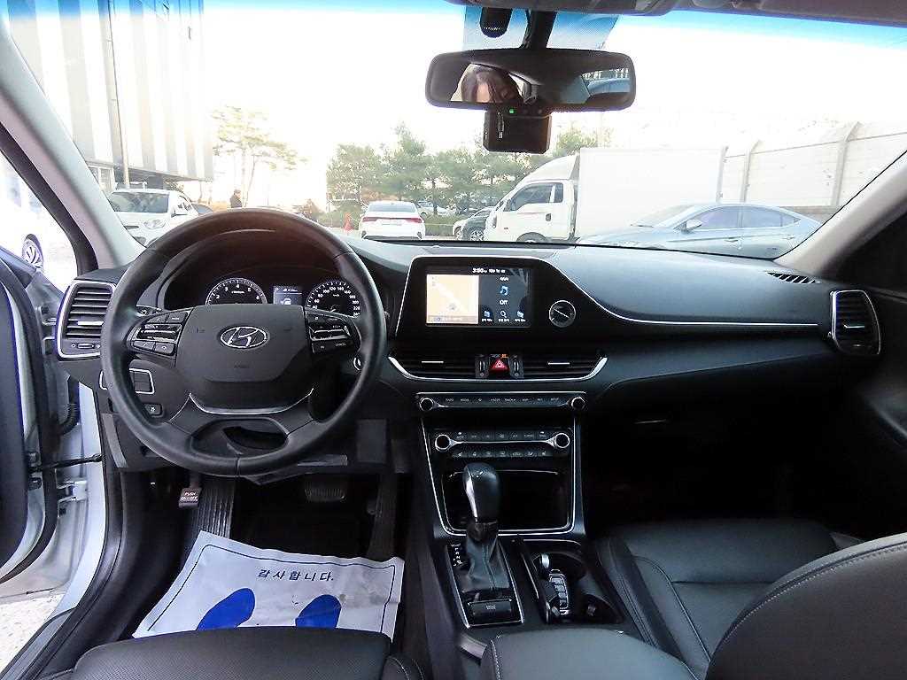 HYUNDAI Grandeur - Vista 7