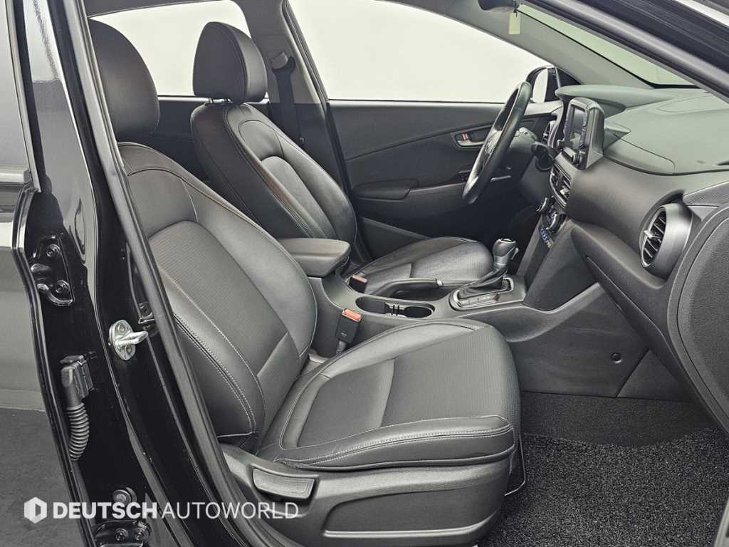 HYUNDAI Kona - Vista 10