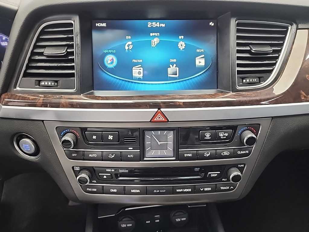 HYUNDAI Genesis - Vista 10