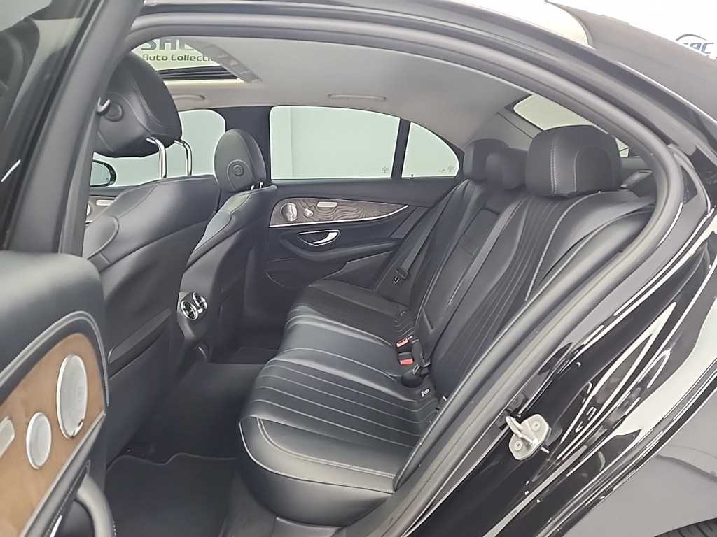 Mercedes Benz E class - Vista 12