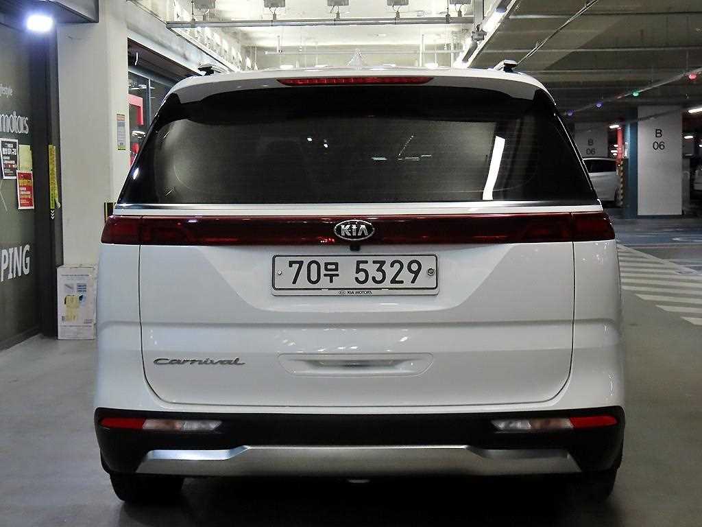 KIA Carnival - Vista 5