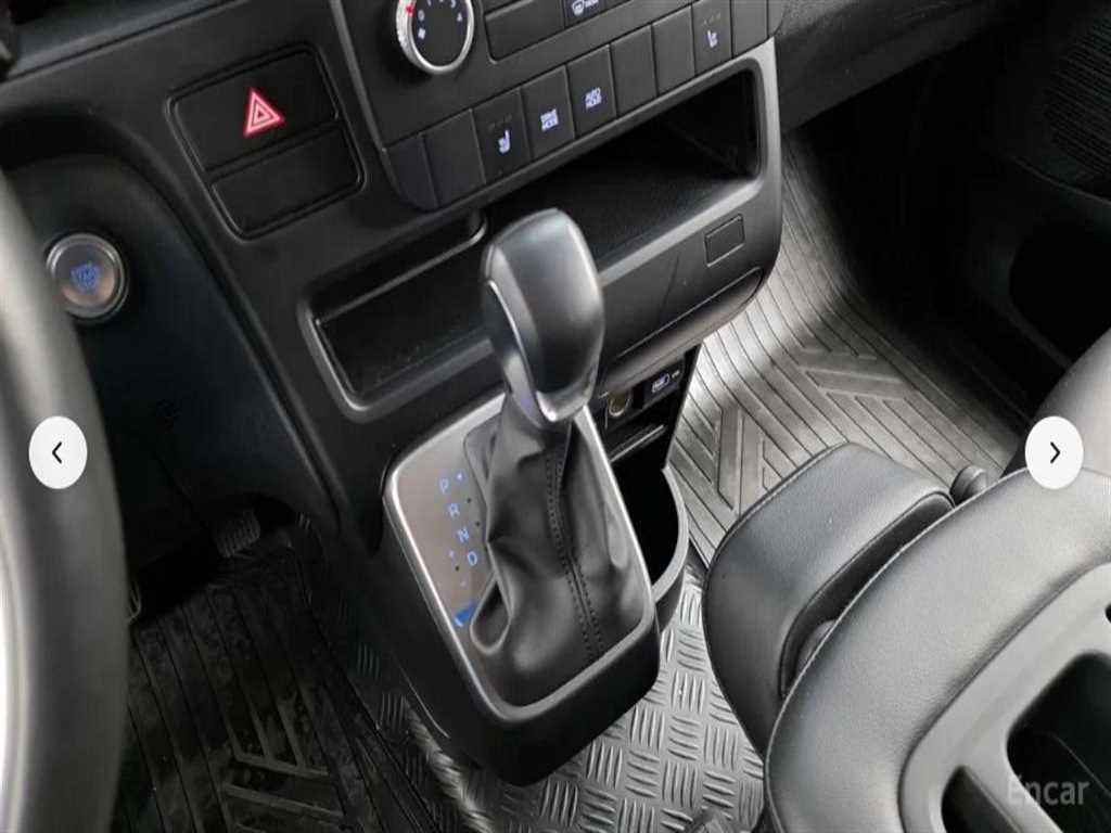 HYUNDAI Staria - Vista 8