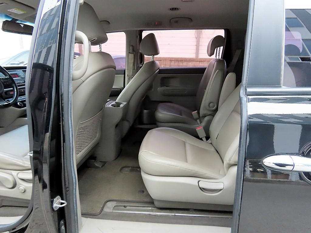 KIA Carnival - Vista 6