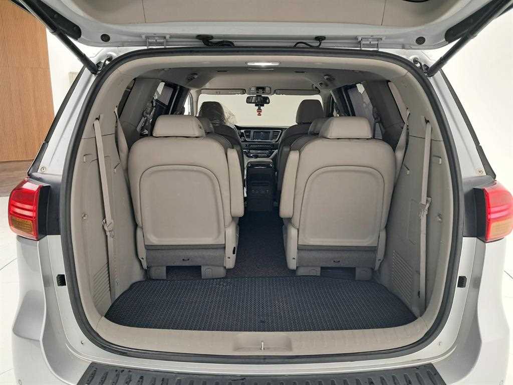 KIA Carnival 2017 Gris - Importación desde Corea - HF Imports Iquique - Foto 18