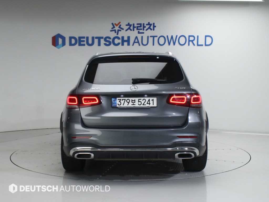 Mercedes Benz GLC Class - Vista 4