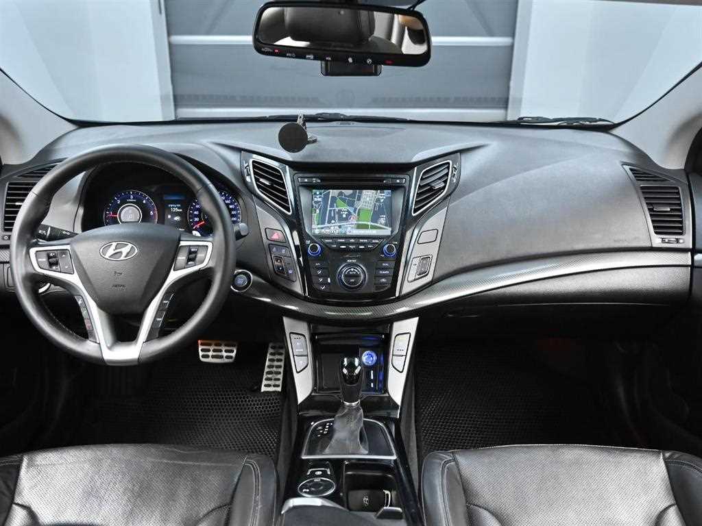 HYUNDAI i40 - Vista 7