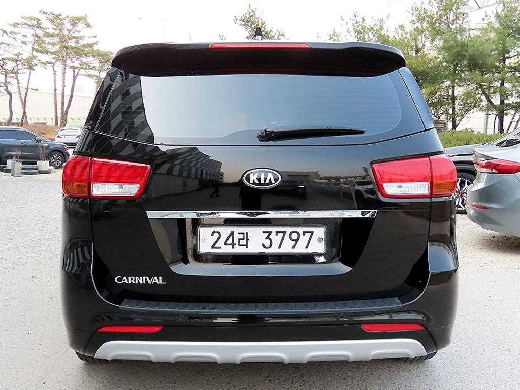 KIA Carnival - Vista 4