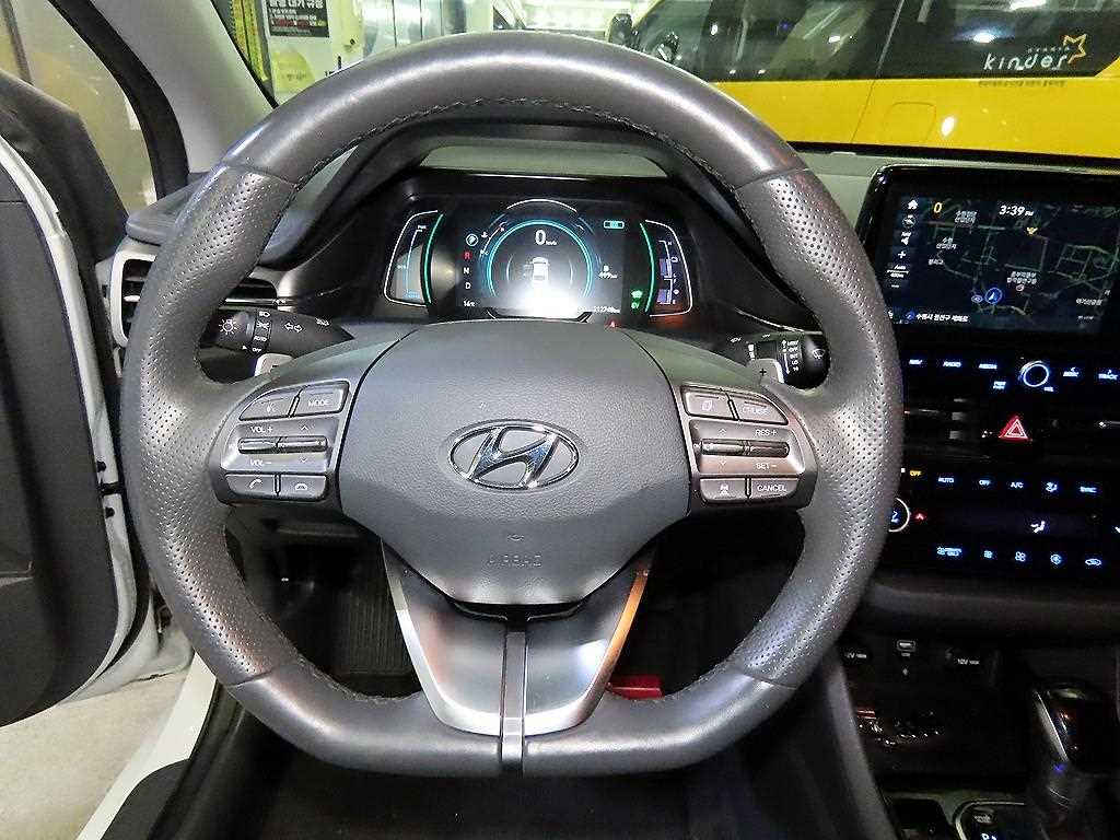 HYUNDAI Ioniq - Vista 8