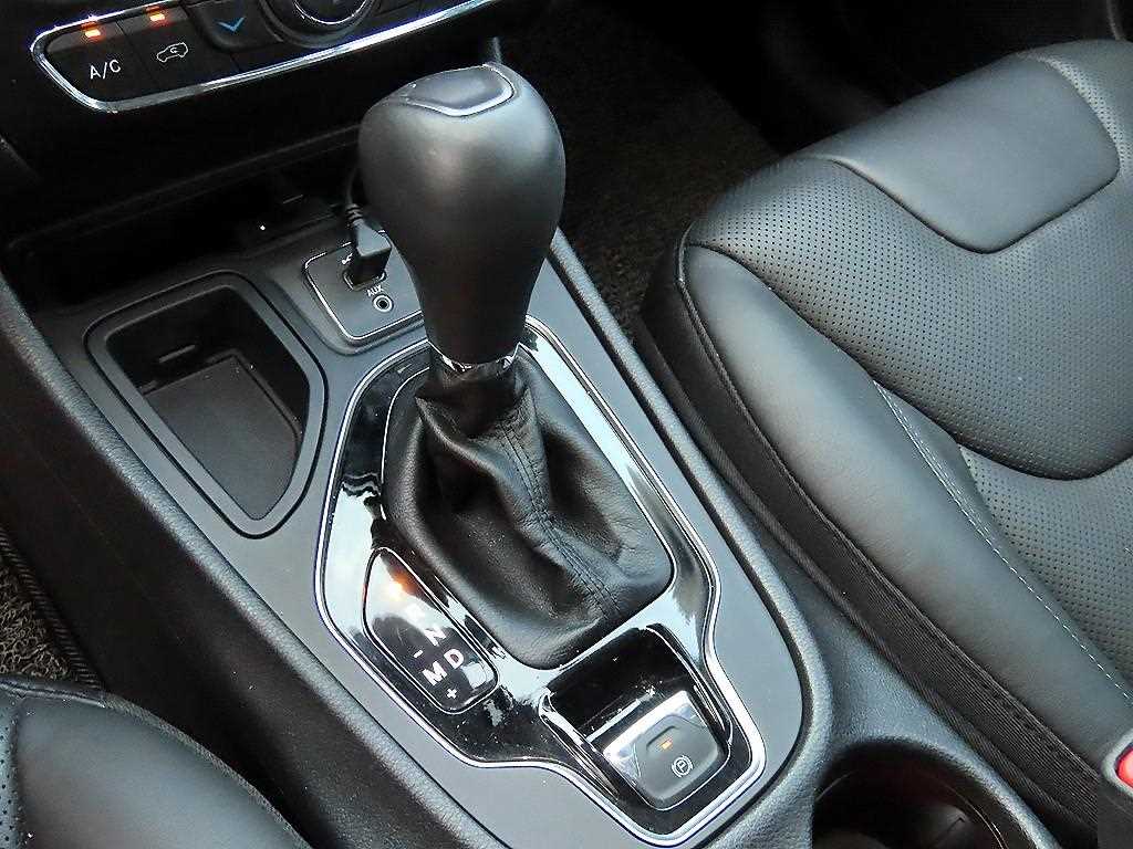 Jeep Cherokee - Vista 11