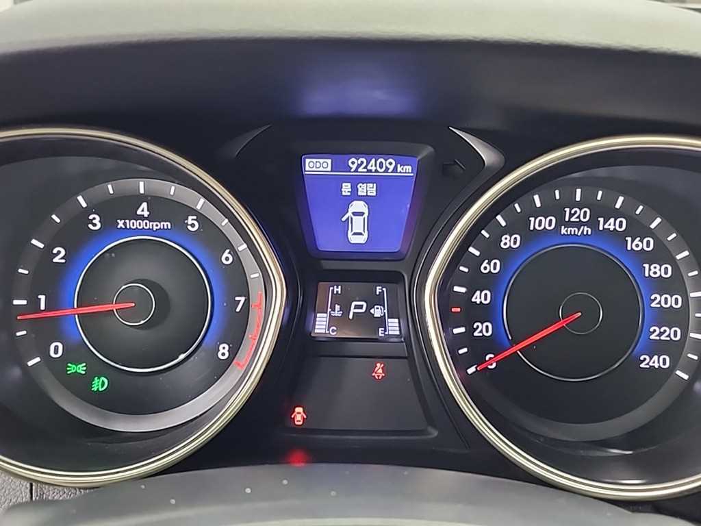 HYUNDAI Avante - Vista 6