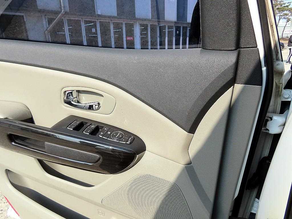 KIA Carnival - Vista 11