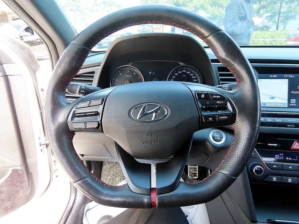 HYUNDAI Avante - Vista 8