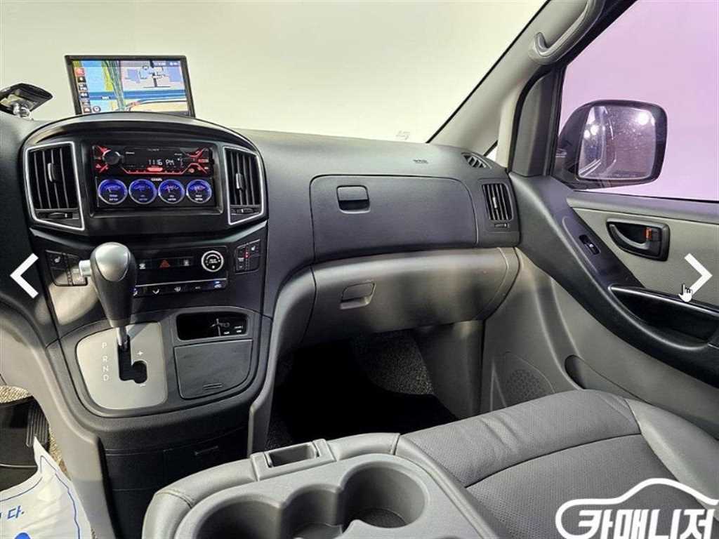 HYUNDAI Starex - Vista 10