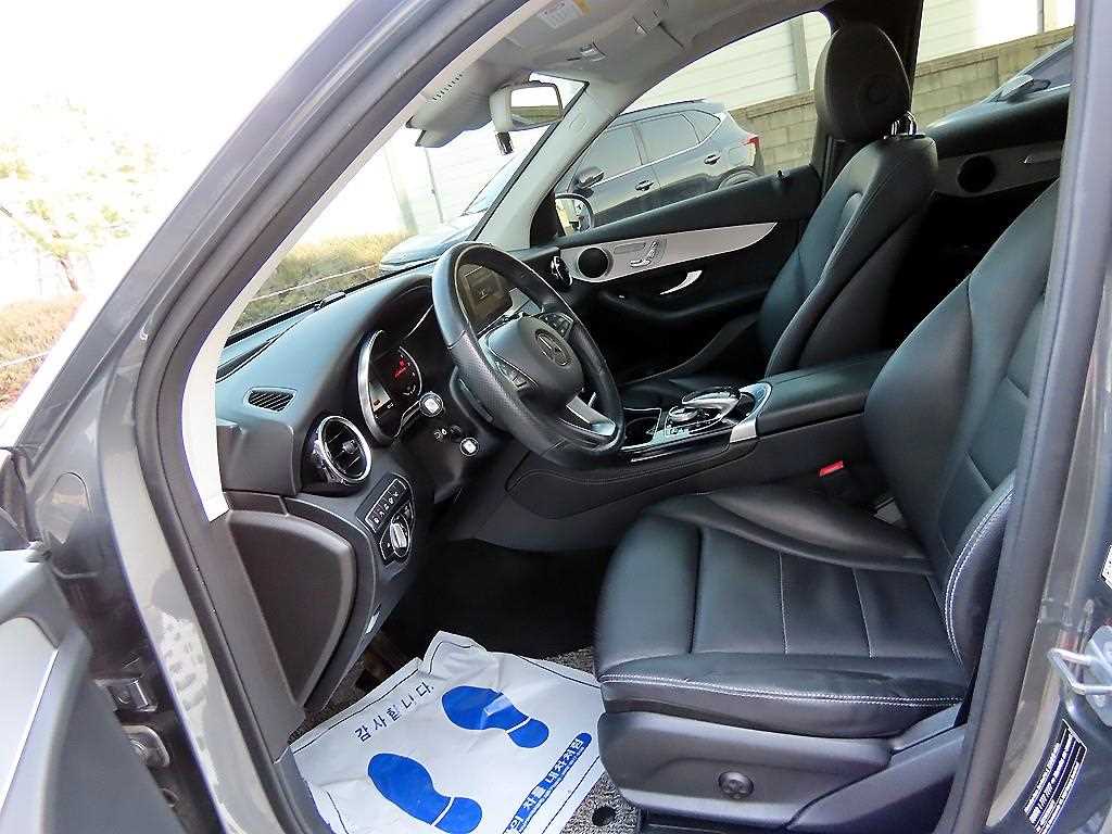 Mercedes Benz GLC Class - Vista 5