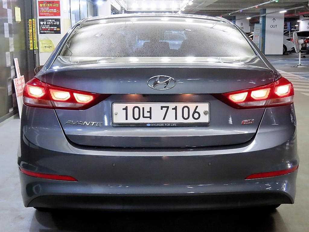 HYUNDAI Avante - Vista 5