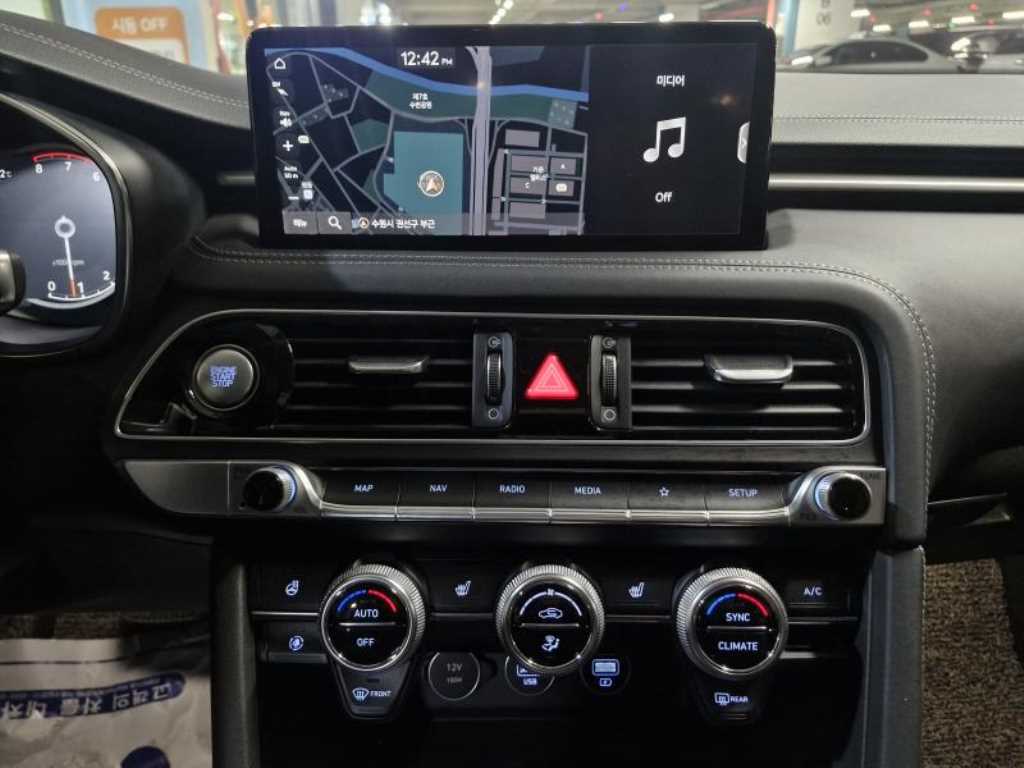 Genesis G70 - Vista 10