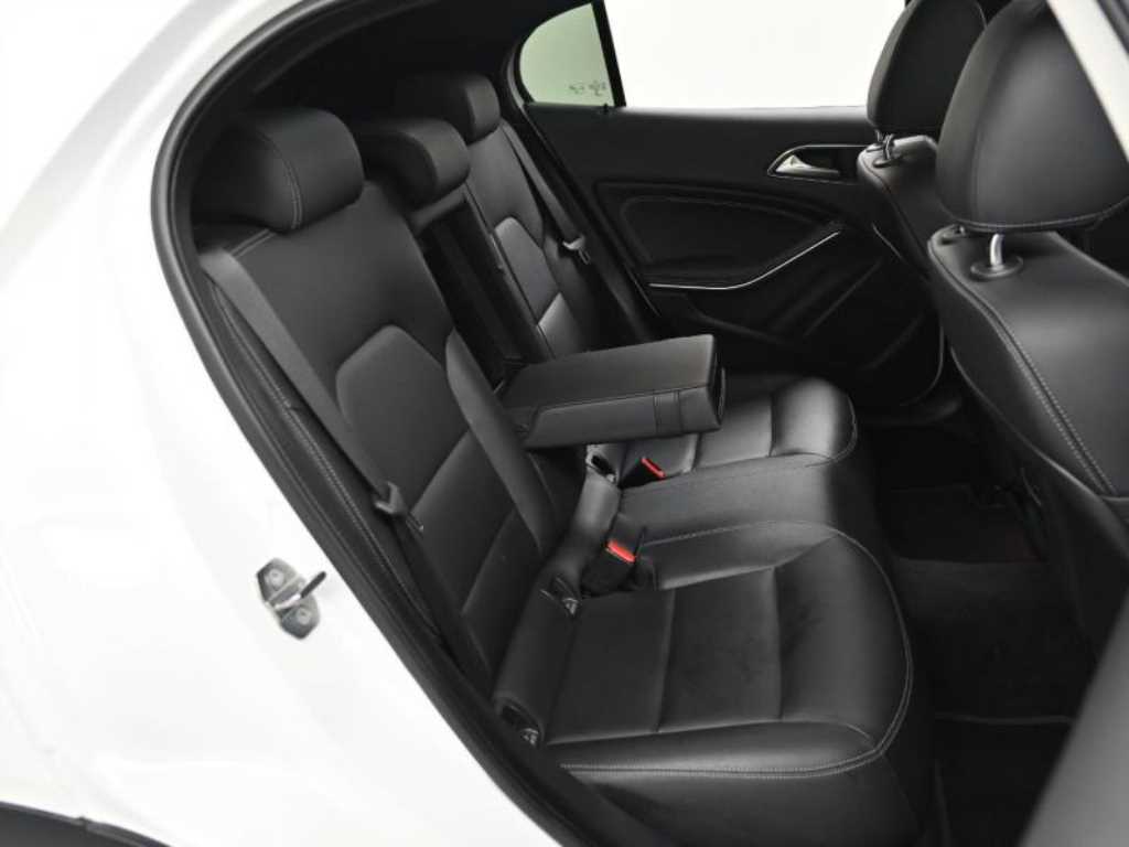 Mercedes Benz GLA Class - Vista 12