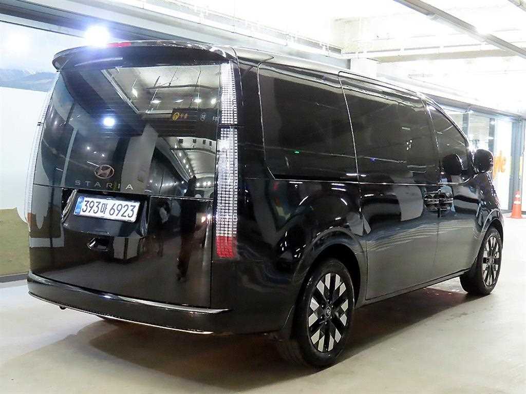 HYUNDAI Staria - Vista 4