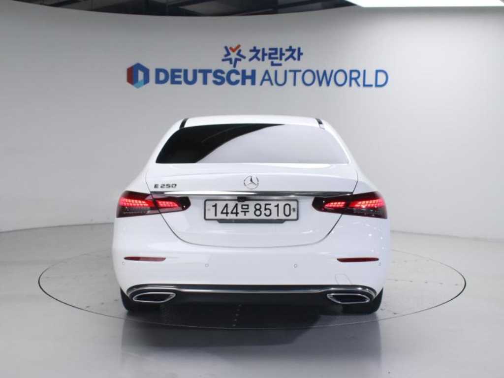 Mercedes Benz E class - Vista 4