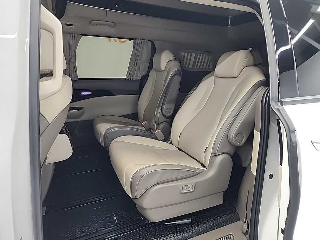KIA Carnival - Vista 12