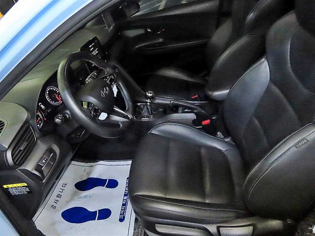 HYUNDAI Veloster - Vista 6