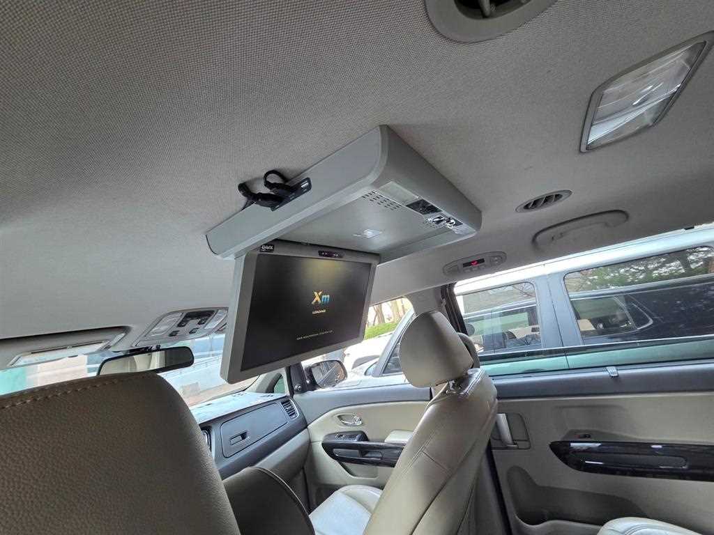 KIA Carnival - Vista 10