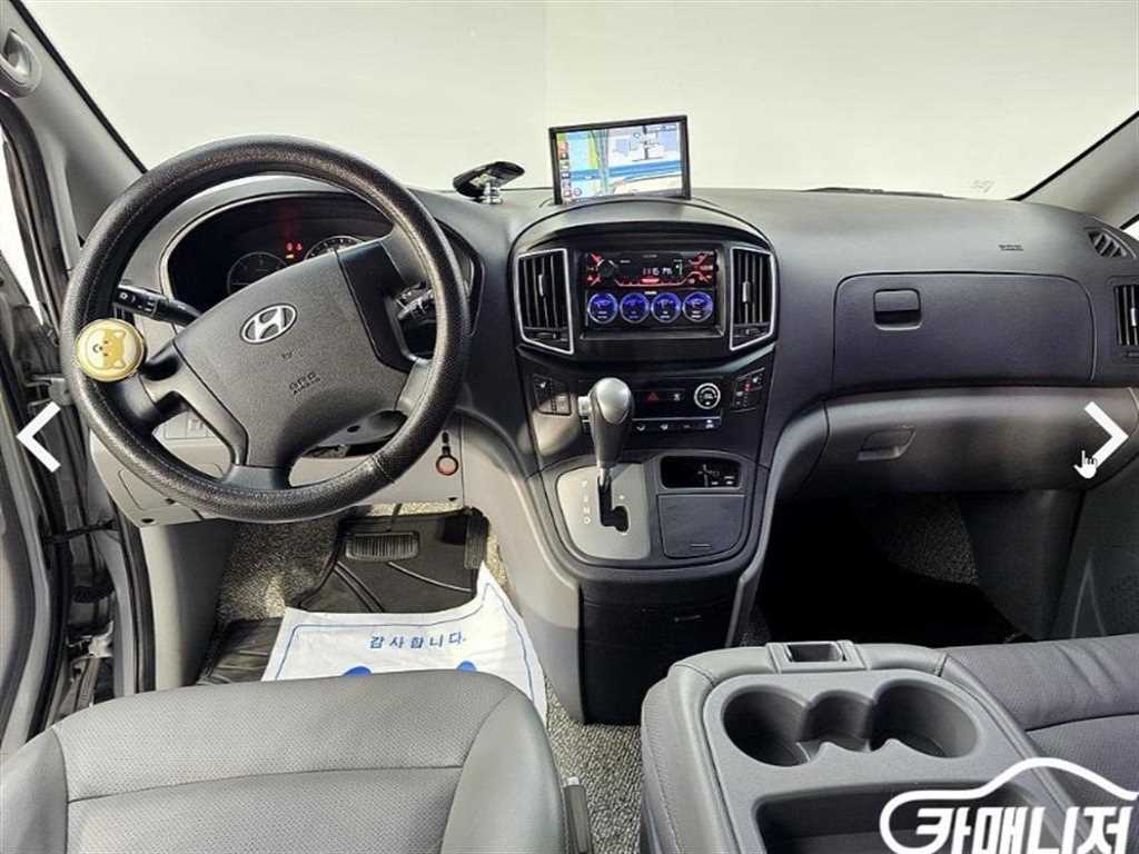 HYUNDAI Starex - Vista 5