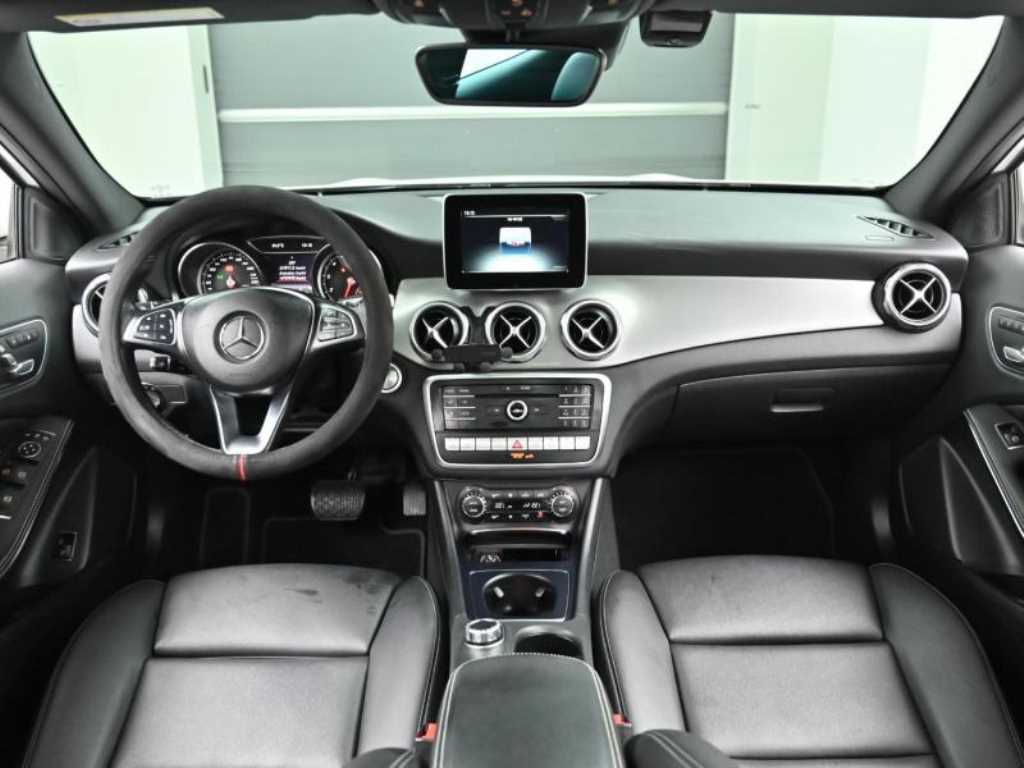 Mercedes Benz GLA Class - Vista 7