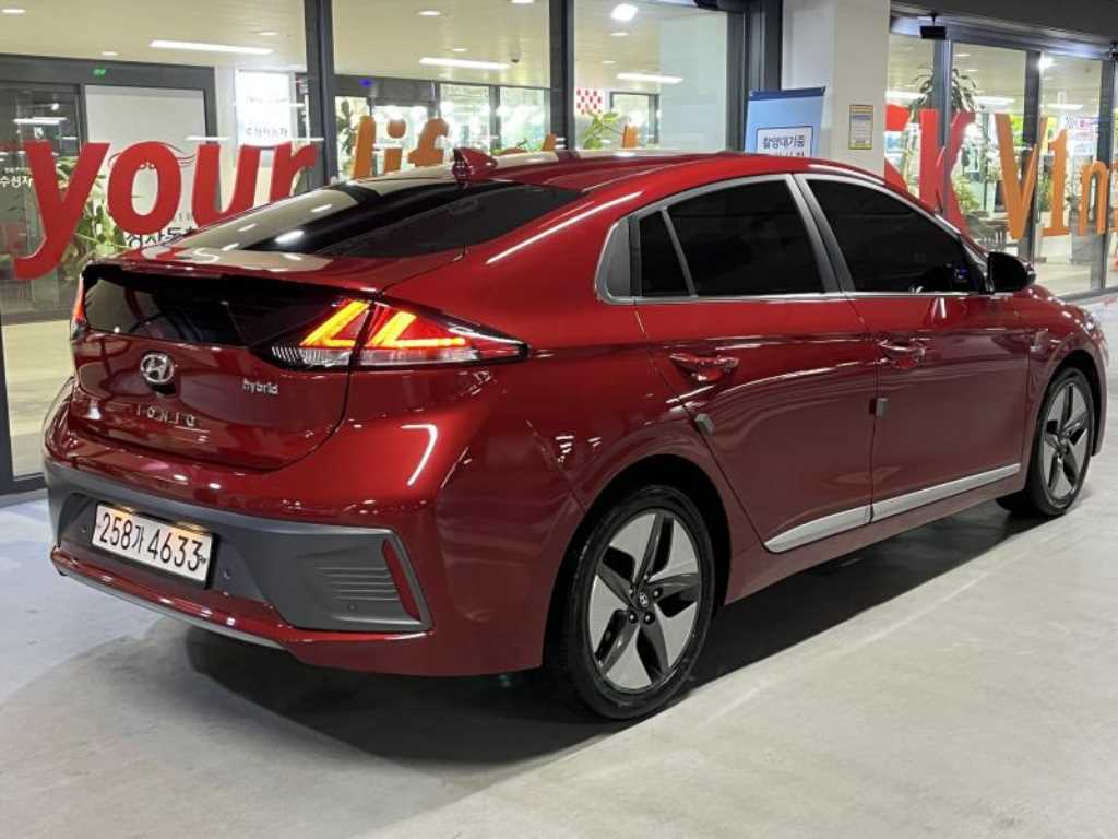 HYUNDAI Ioniq - Vista 4