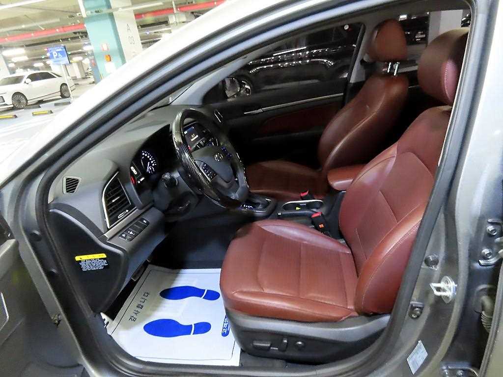 HYUNDAI Avante - Vista 6