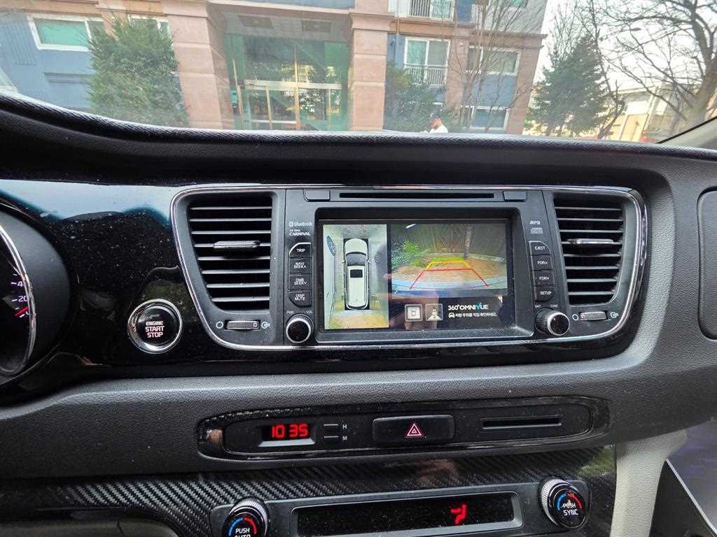 KIA Carnival - Vista 5