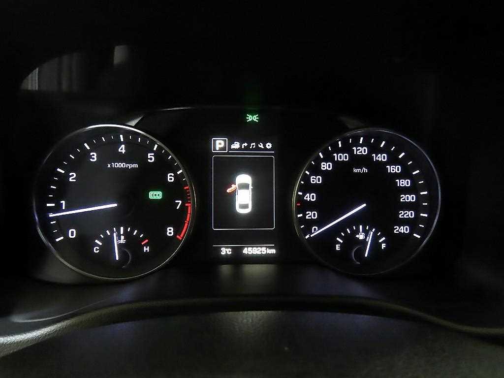 HYUNDAI Avante - Vista 9